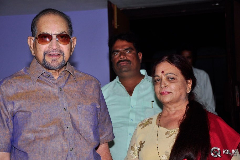 Krishna-and-Vijaya-Nirmala-at-Garam-Movie-Special-Show